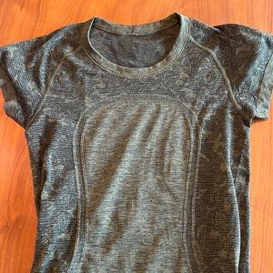 Lululemon green tshirt